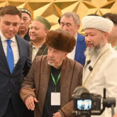 Құранды қолмен жазып шыққан каллиграф Шымкенттегі ең үлкен мешіттің ашылуына қатысты