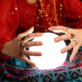 «Жоғарғы сотта, прокуратурада жұмыс істейтін клиенттерім бар». Көріпкел шенеуніктердің құпиясын айтты