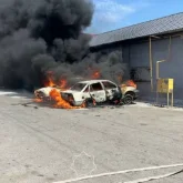 Шымкентте тұрақта тұрған екі көлік өртеніп кетті