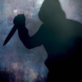 Атырауда әйелінің мойнына бірнеше рет  пышақ  сұққан ер адам әлі табылмады (ВИДЕО)