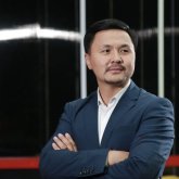 «Анамыз сыпырғыш, оқтаумен ұратын» – әнші Досымжан Таңатаров