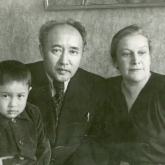 «Өз ұлтыңның қызына үйлен, біздің қателікті қайталамаңдар!»: Мұхтар Әуезовтің «үш ақылы» тарады