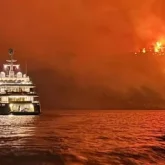 Орман өрті: Греция тергеу бітпей кетіп қалған яхта жолаушыларын табуға Қазақстаннан көмек сұрады