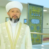 «Қазақстан түрлі бүлік пен алауыздықтан аман болғай»: бас мүфти қасиетті Қағбада еліміз үшін дұға жасады (видео)