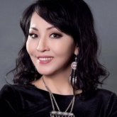 Қоғамда жалғызбасты әйелді автоматты түрде жүргіштің қатарына жатқызады – Айгүл Иманбаева (ВИДЕО)