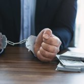 Көрсетілмеген қызметтер үшін 2,2 млрд теңге: Маңғыстауда мұнай компанияларының басшылары ұсталды