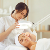 Сұлулық салонының қызметкері тұрақты клиентін 1 млн 600 мың теңгеге алдап кетті