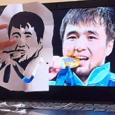 Қазақтың шебер қызы Олимпиада чемпионы Сметовтің суретін қағаздан қиып салды