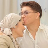 «Маған да бір Елубай сыйласа екен»: Сәкен Майғазиев үшінші рет ана атанған Баян Мақсатқызын құттықтады