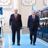 Қасым-Жомарт Тоқаев Шавкат Мирзиёевті Ақордада қарсы алды