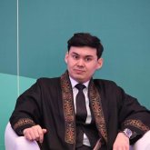 «Дым бітірмей жатырсың ғой…»: Жас шенеунік өзіне шүйліккендерге жауап берді