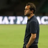 «Қайрат» футбол клубының бас бапкері қызметінен кетті