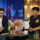 «Құлағына сырғасын салып қойдық»: Елдос Сметов Ғұсманның кішкентай қызына құда түскенін айтты