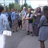 «Әр інісіне үй әперген»: Айс Мұратоваға алданғандар «оның туыстары да жазалансын» деп отыр