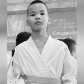 «Мама, қазір ойнап келемін»: Ақтөбеде әткеншектен құлап, көз жұмған баланың анасы оқиға туралы айтты