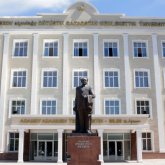 «28,5 миллион теңге пара алған»: Шымкенттегі Auezov University ректоры қамауға алынды