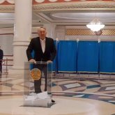 «Табысты болыңдар!»: Экс-президент Назарбаев АЭС бойынша референдумда дауыс берді