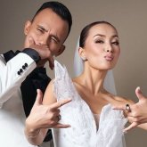 «Аузымды жаба алмай қалдым»: Фариза Ескермес сахнада жағы шығып кеткенін айтты