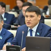 Қазақстандық букмекерлер депутат Руслан Берденовті сотқа берді