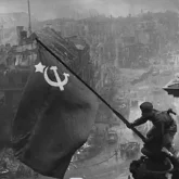 Бүгін Рейхстагқа ту тіккен қазақ батыры Рақымжан Қошқарбаевтың туғанына 100 жыл толды