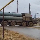 «Z» және «V» белгілері бар»: Батыс Қазақстанда Ресейдің әскери техникалары не істеп жүр?