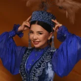 «Оюын әкем ойған»: Тамара Асар бала күнінде киген сахналық көйлектерін көрсетті