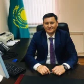 Оралда қалалық соттың төрағасы пара алып жатқан жерінен ұсталды