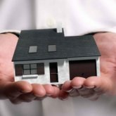 «Үй алып бердік деп 3-4 айға пәтер жалдап берген»: Елімізде тағы бар қайырымдылық қорының былығы әшкере болды