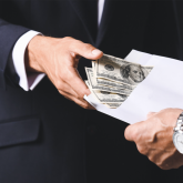 «32 миллион теңгеден аса заңсыз сыйақы алған»: ШҚО-да ХҚКО бұрынғы басшысы сотталды