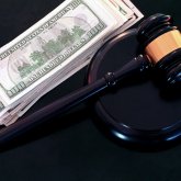 Батыс Қазақстанда мемқызметкер 75 млн теңге пара алған