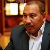 «Алжыған қақпас»: Желі қолданушылары Ермахан Ыбырайымовтың тойда айтқан тілегіне шүйлікті (ВИДЕО)