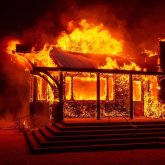 «Керосин канистрлері табылған»: Шымкентте үй өртеніп, сот төрағасының бұрынғы әйелі қаза тапты (ВИДЕО)