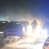 Теміртау маңындағы тас жолда 50-ге жуық көлік кептеліп қалды