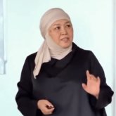 «Ешқашан еркек атаулымен оңаша қалмаңдар!»: Ұстаздың жас қыздарға үйреткені жұртты ашуландырды (ВИДЕО)