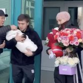 «Нығметке бөлеп жатыр»: Елдос Сметов бесінші рет әке атанды