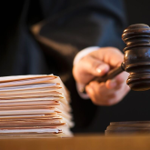 «Үстінен екі рет мыжып өткен»: Семейде қызды көлікпен қағып өлтірген жүргізуші небәрі 2,5 жылға сотталды