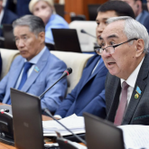 Жигули Дайрабаев Төрағаны көп мақтаймын деп сөз естіді (ВИДЕО)