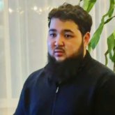 Кемі 4 адам көмектескен: Умраға бармақ болғандарды алдаған алаяқ қамауға алынды