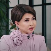 «Кейбіріне жыным келеді»: Роза Рымбаева жаназаға мобилографпен баратын жұлдыздарды атады