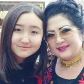 «Жаныңды шығарамын»: Мақпал Жүнісованың қызы анасынан не үшін қорқатынын айтты (ВИДЕО)