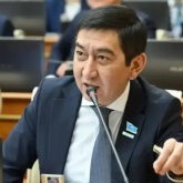 «Үкіметтің позициясы әлсіз»: Ринат Зайытов уақыт белдеуі кері қайтарылатынын айтты (ВИДЕО)