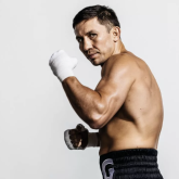 Геннадий Головкин төлқұжатын ауыстырды