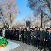 Алматыда жазушы Дулат Исабековті ақтық сапарға шығарып салу рәсімі өтті