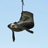 Қара халық қарапайым аяқ-киім алуға ақша таппай жүр – журналист