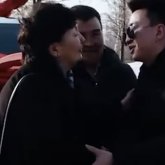 «Көлік сыйлау сәнге айналды»: Блогер әкесіне үшінші рет қымбат көлік сыйлады (ВИДЕО)