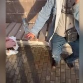 «Мені өлтірмеші»: Қарағандыда 53 жастағы такси жүргізушісін біреу пышақтап кеткен (ВИДЕО)