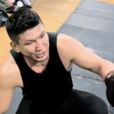 Ресейлік спортшы Қуат Хамитовты «нокаутқа» түсірді