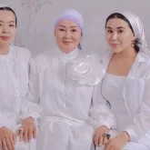 «Енені менмендік құртады»: екі келінімен бір үйде тұратын ене отбасындағы татулықтың құпиясын айтты