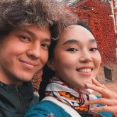 «Бірінші некеден туған ұлы маған кедергі емес»: Айжұлдыз Адайбекованың болашақ күйеуі ағынан жарылды (ВИДЕО)