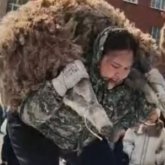 «Ер адамдар ілесе алмай қалды»: Риддерде жас босанған ана қошқар көтеруден бас жүлде алды (ВИДЕО)